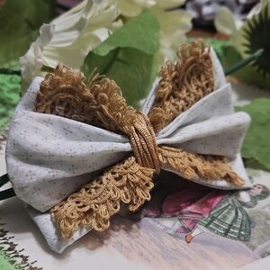 Hand Crafted Dog Collar Accesory Bow Cream&Gold NEW